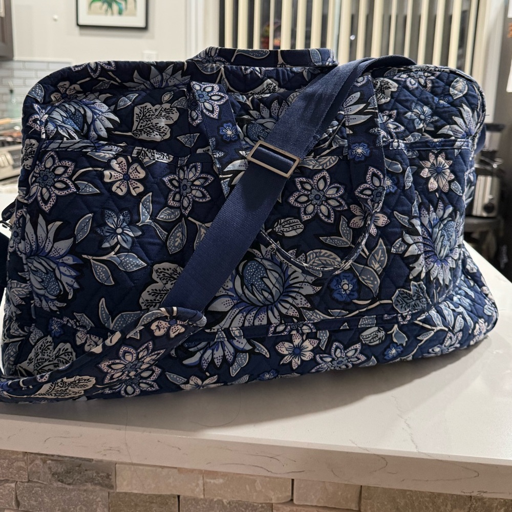 Vera Bradley Weekender travel bag size large - Picture 2 of 8